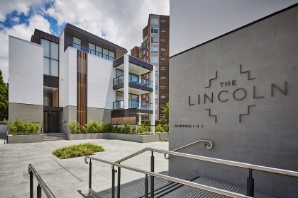 Lincoln Exterior 001