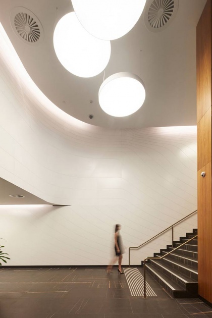Image - dramatic tall lobby