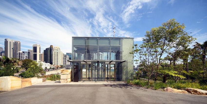 Glass shaft lift